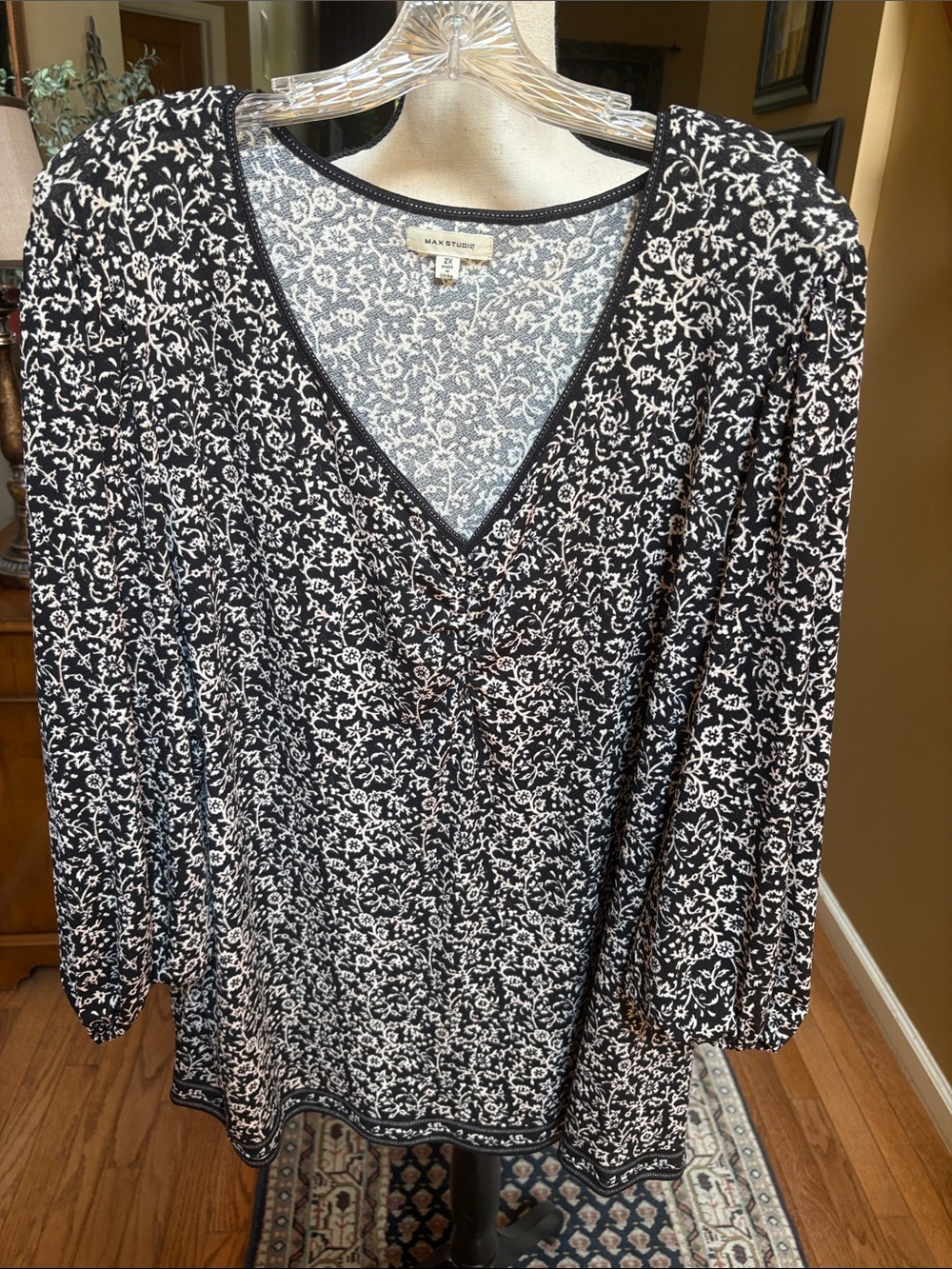 Max Studio Black and White Floral V‑Neck Tunic
